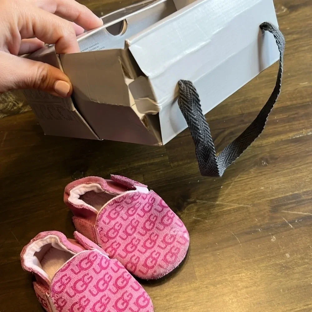 Ugg Roos Slippers Monogram Baby Girl Small 2/3 Soft Sole Suede